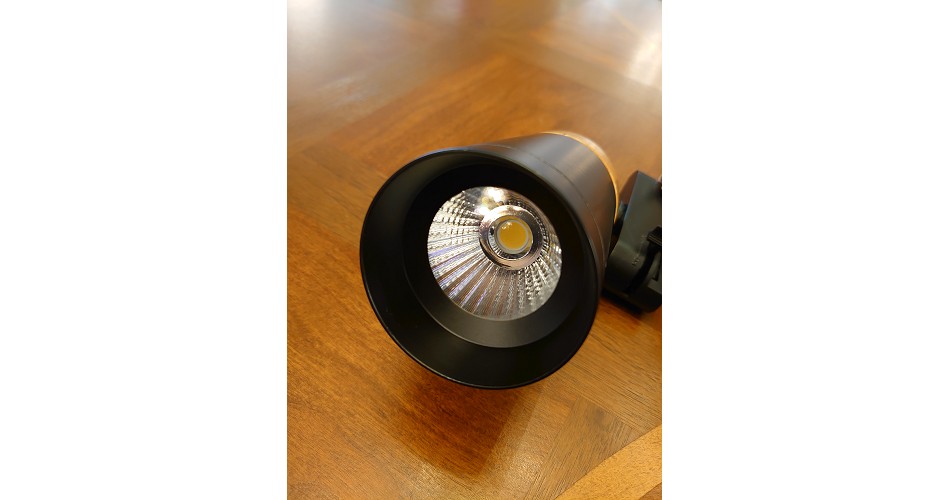 Track_projection_light_black_wood_grain950x500_2