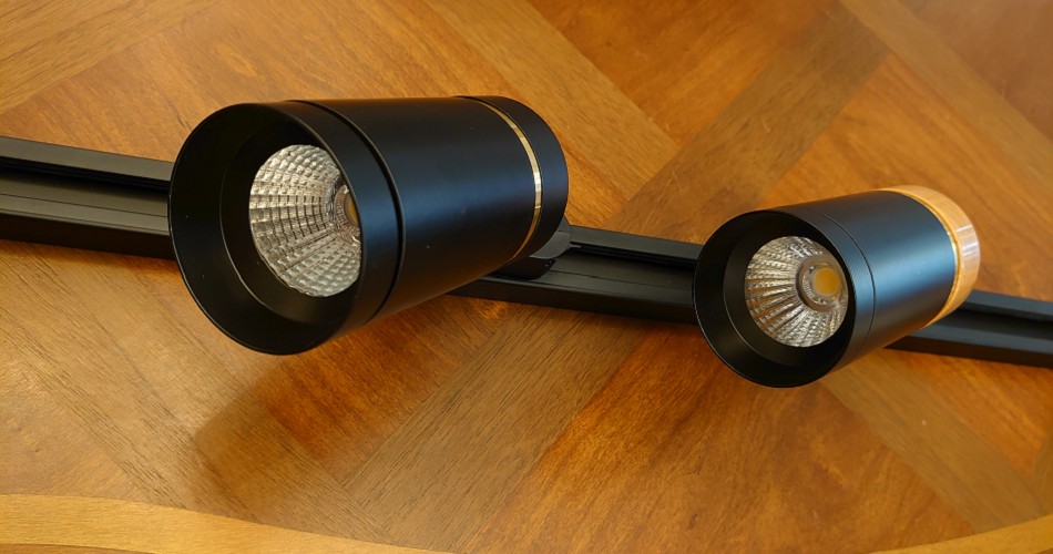 Track_projection_light_two-color_950x500