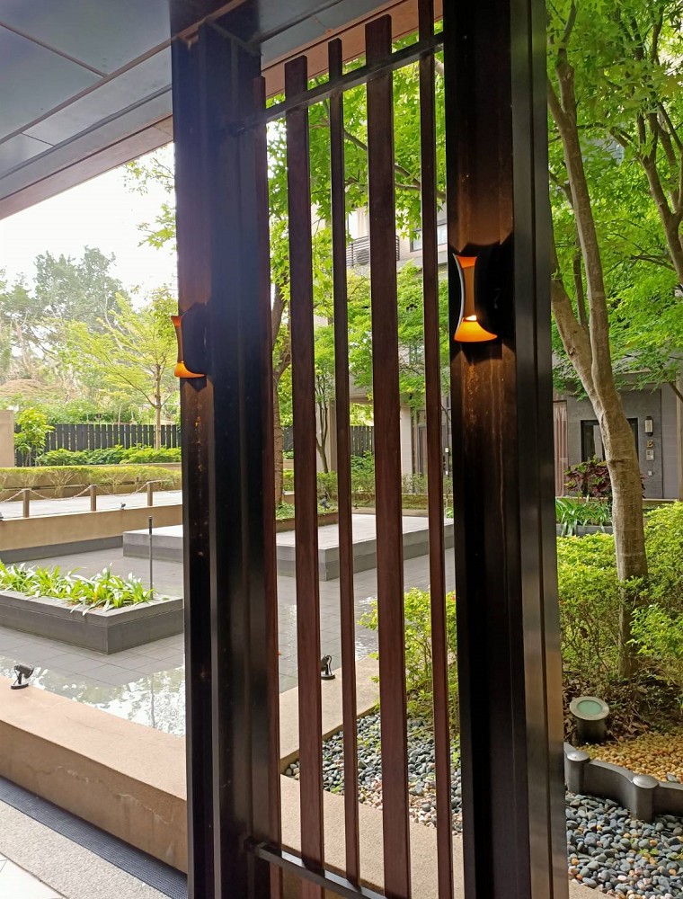 Takeshi_Yokohama_Building_through_the_hall_2