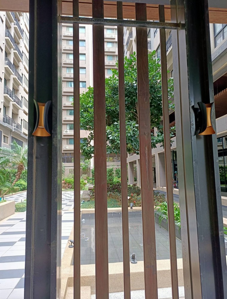 Takeshi_Yokohama_Building_through_the_hall_3