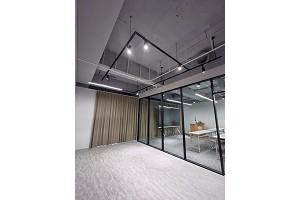 辦公空間吊桿式軌道照明