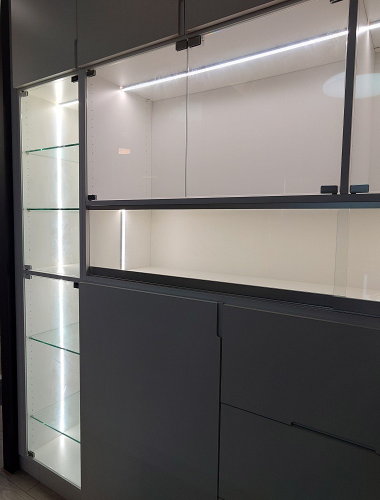 model_display_case_760_x_600_2